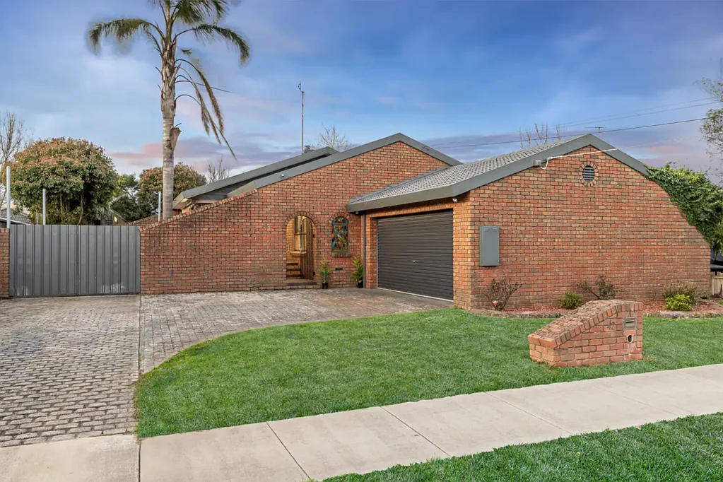 Wendouree 4房  Neat, Tidy & Ideally Positioned in Wendouree