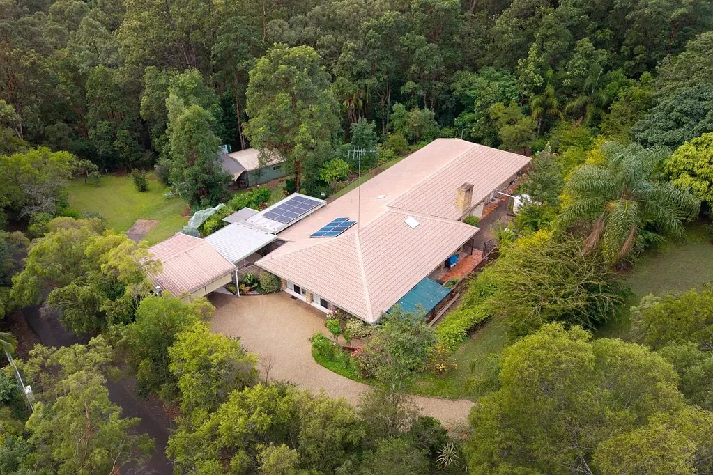 Bunya 5Zimmer 5 Bedroom Dual Living Acreage in Bunya Downs!