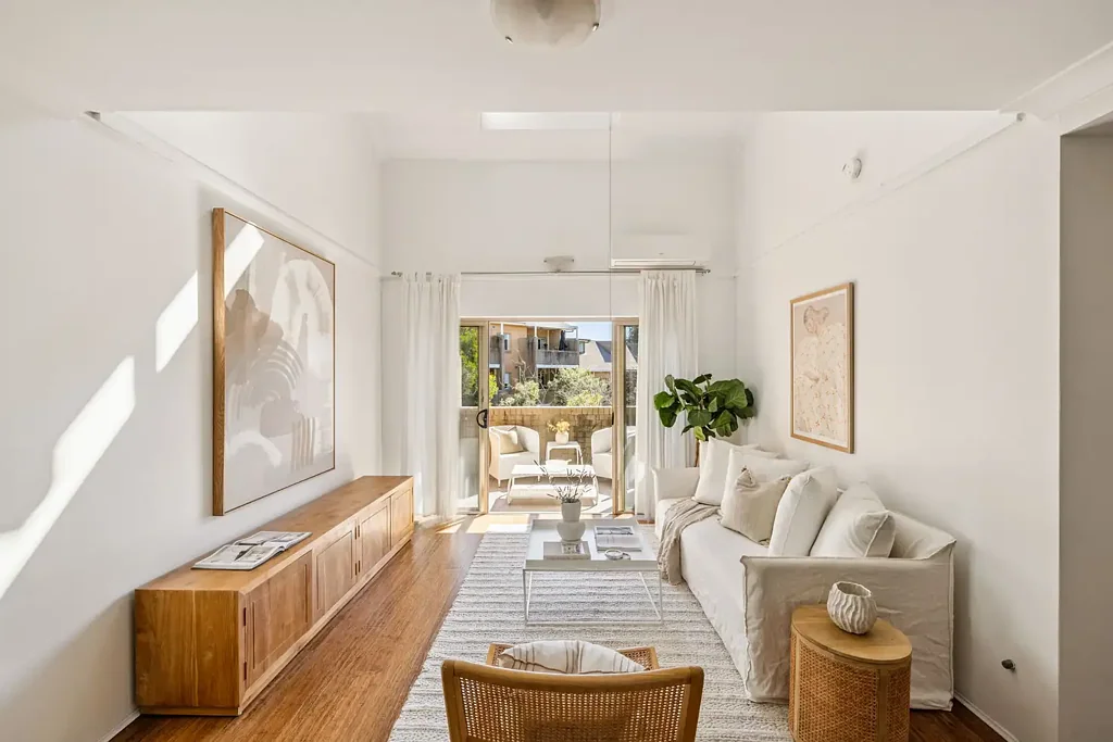 Dulwich Hill 2ਬੈੱਡਰੂਮ Split-level apartment on edge of village hub