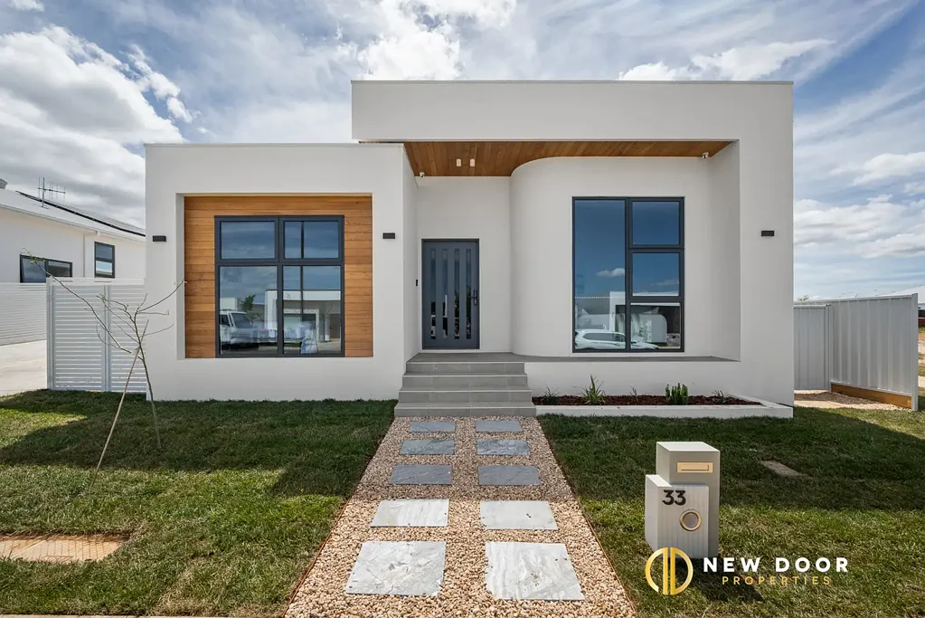 Whitlam 4Kwarto Contemporary Family Living with Premium Finishes