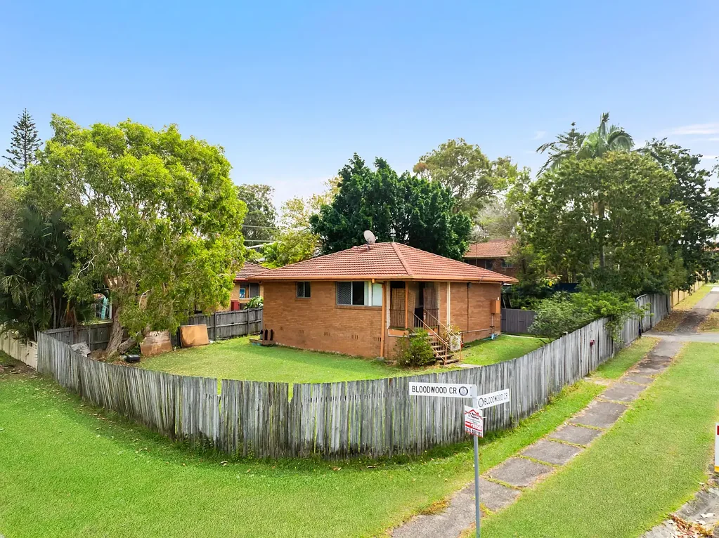 Molendinar 3 Slaapkamer Endless Potential on a Corner Block!