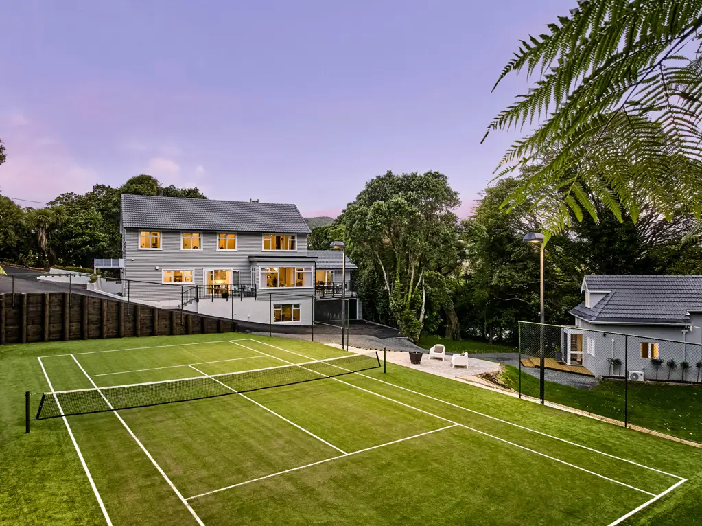 Karori 4ਬੈੱਡਰੂਮ Private lifestyle retreat with cottage and court