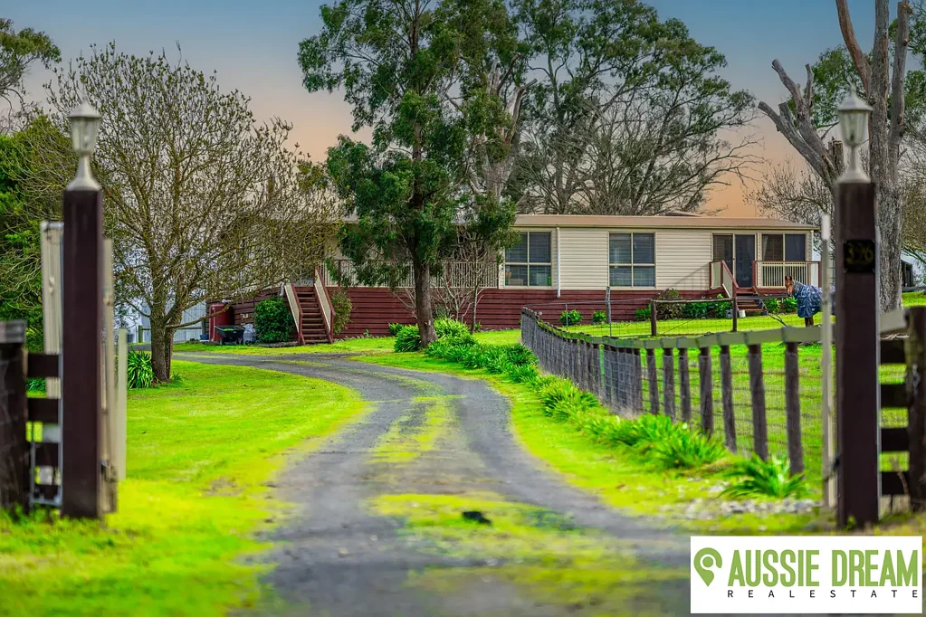 Millbrook 4બેડરૂમ Leave Suburbia Behind and Embrace 40 Acres (Approx.) of Opportunity with Exceptional Equine Infrastructure.