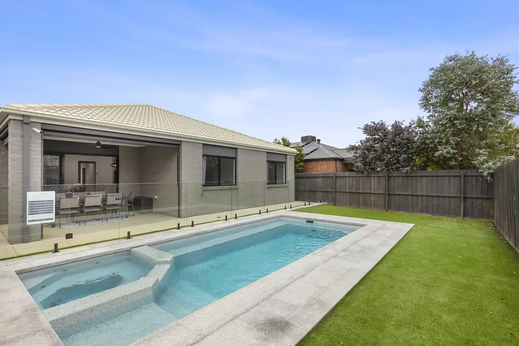 St Leonards 4房  Poolside Oasis Awaits in Peaceful St Leonards