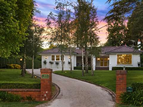 Burradoo 5 Bedroom Double Brick Home Overlooking the 18th Hole