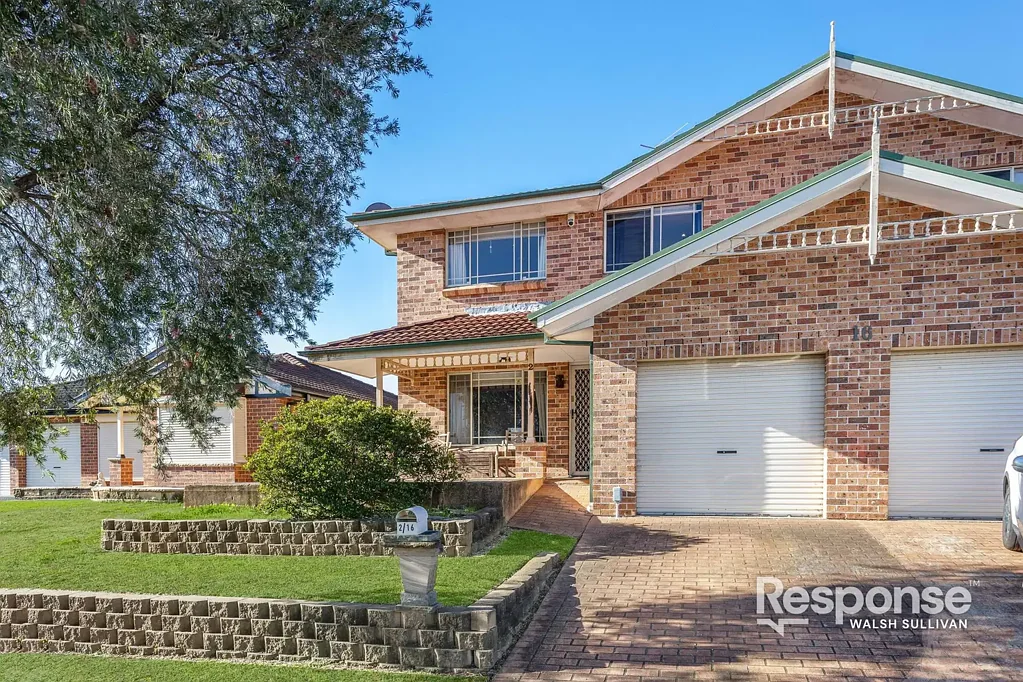 Dean Park 3房 便利的双拼别墅生活，带宽敞后院 Convenient duplex living with a generous backyard