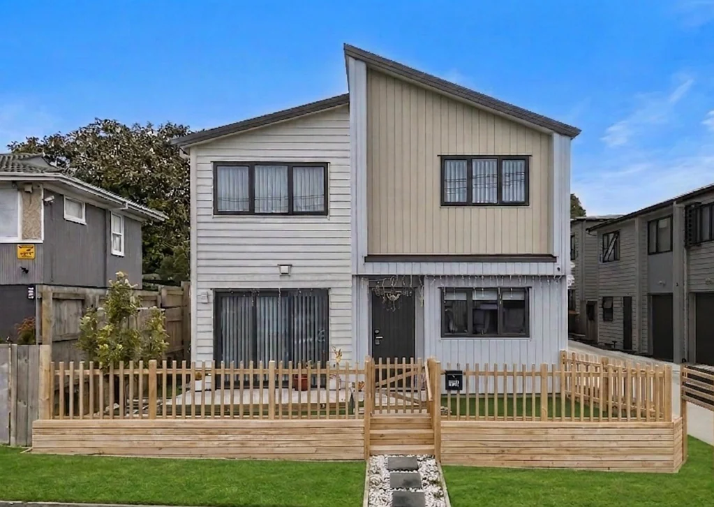 Papatoetoe 3कमरा "Road-Front Standalone – Garage & More!"