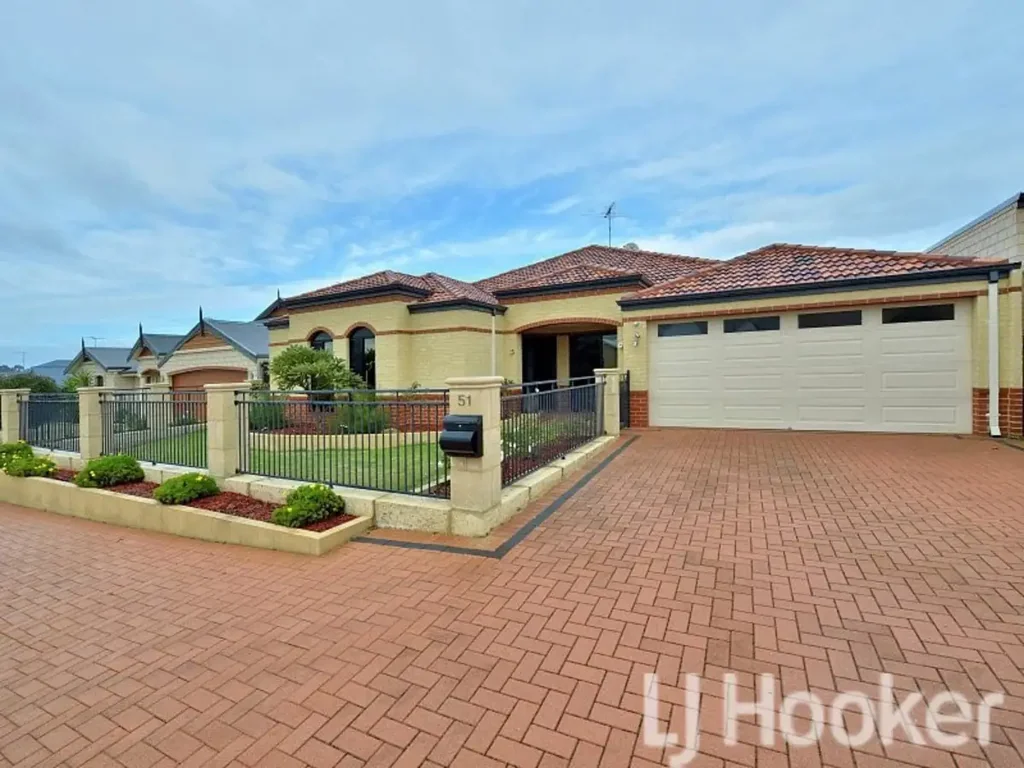 GET READY FOR SUMMER IN THIS LARGE FAMILY HOME