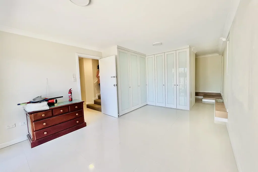 Spacious Granny Flat - Minute Walk to Rail