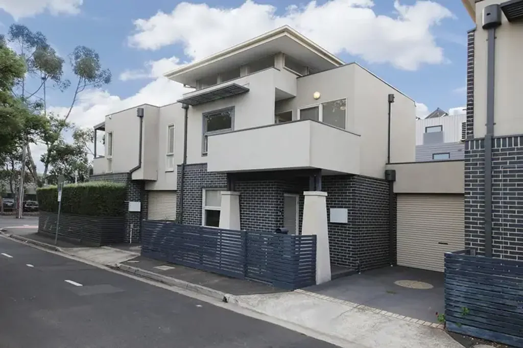Light-Filled Living in a Prime Coburg Location