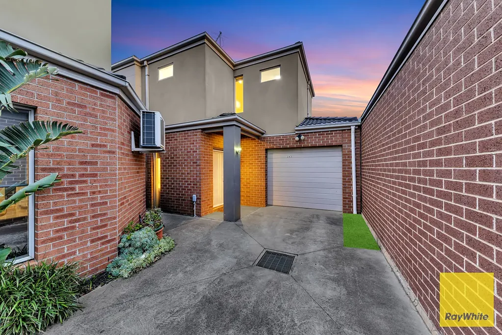 Truganina 3Zimmer Easy-Care Living in One of Truganina's Most Desirable Pockets