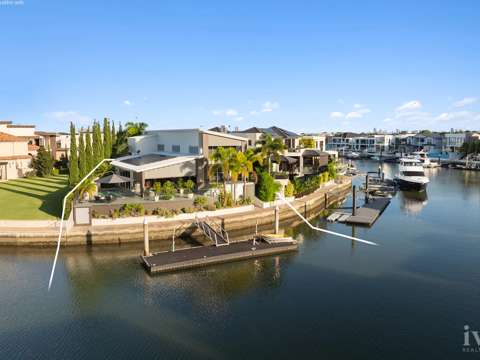 Paradise Point 4 Bedroom Grand Entertainer, Sleek Contemporary Design