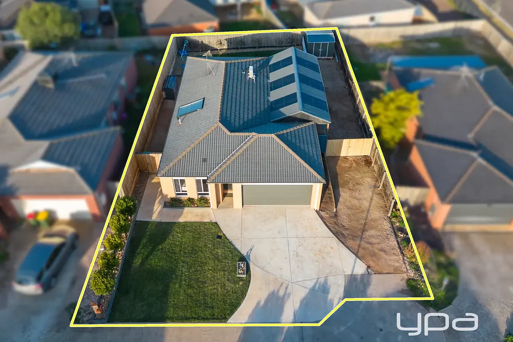 Maddingley 3कमरा PERFECT FIRST HOME ON 596 m² (approx.) WITH SIDE ACCESS!