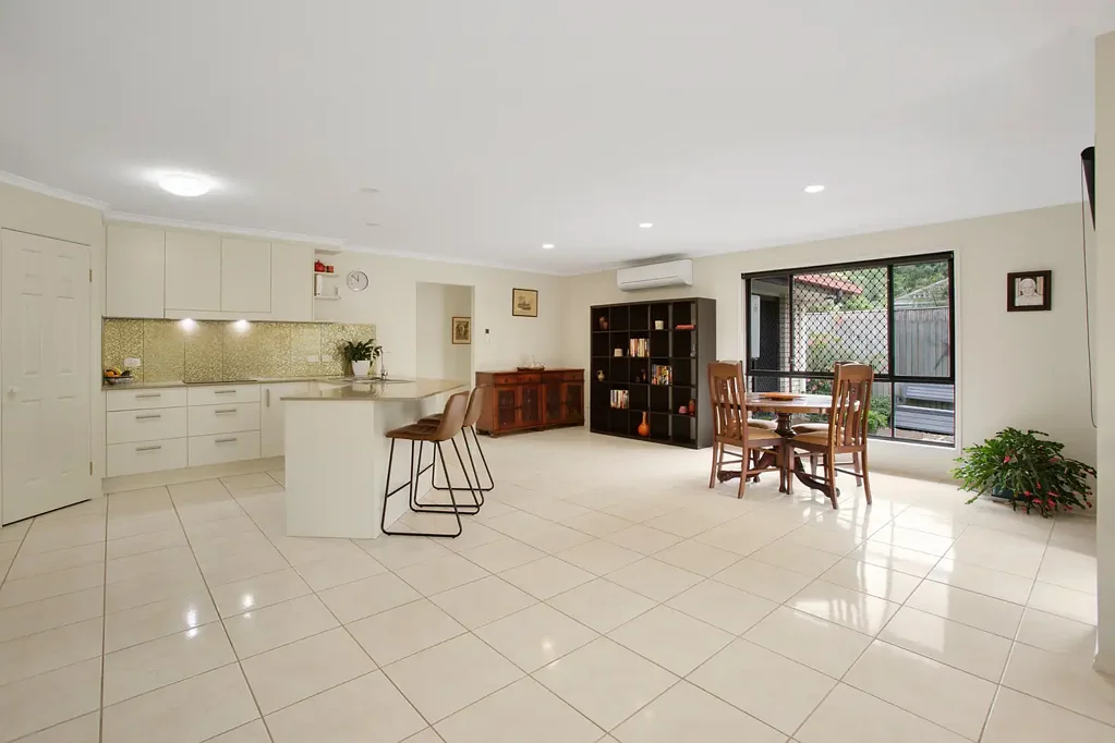 Buderim 5Zimmer A QUIET BIG SURPRISE IS .