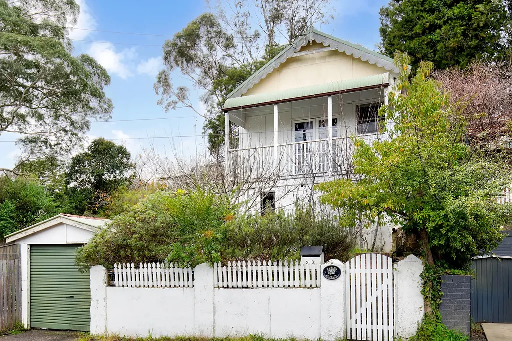 Katoomba 3 Bedroom Character, Tranquility and Untapped Potential