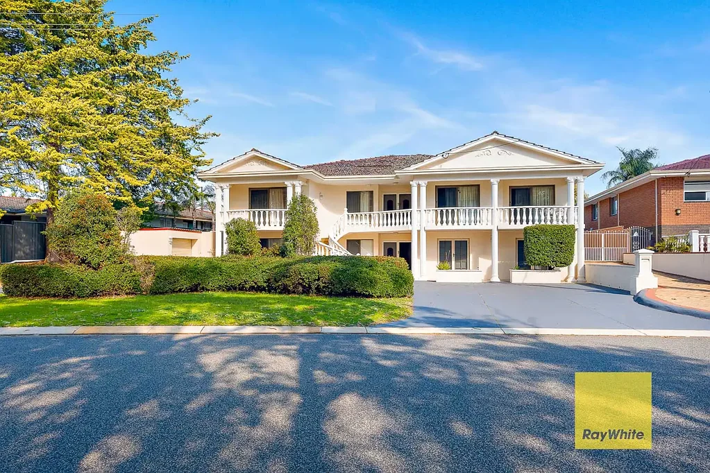 Thornlie 7房  A Grand Family Residence Opposite Homestead Park