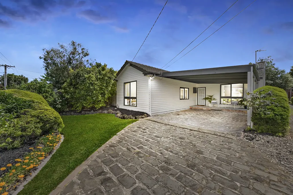 Comfort, Space & Convenience in the Heart of Bentleigh East