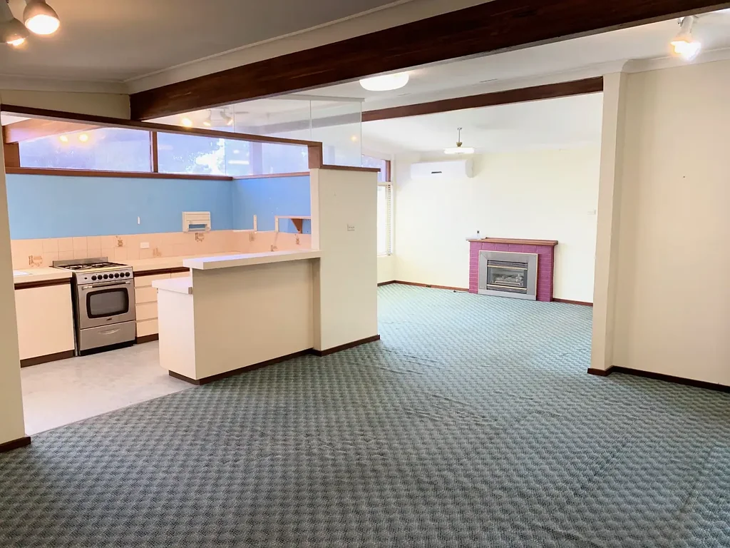 WALK TO BELMONT FORUM!!!!! @$680 per week