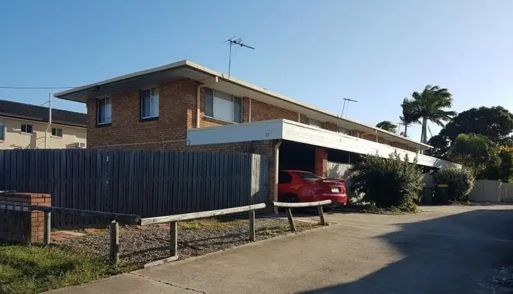 Furnished 2 bedroom unit Neat and tidy and so handy to town.