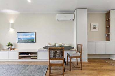 Luxurious Appointed Unit with Water Views
