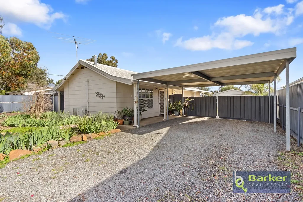 Willaston 3ห้องนอน Spacious 910sqm Allotment with Shed & Rear Access