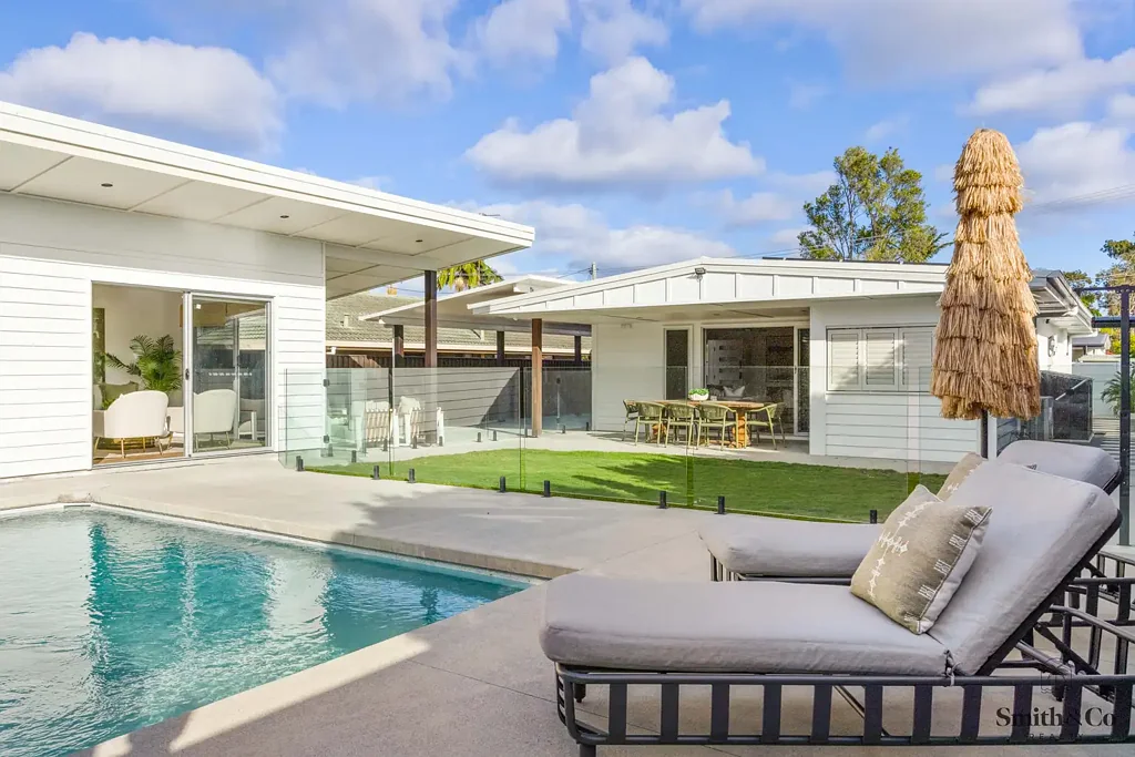 Runaway Bay 4房  Coastal Luxury Meets Effortless Family Living