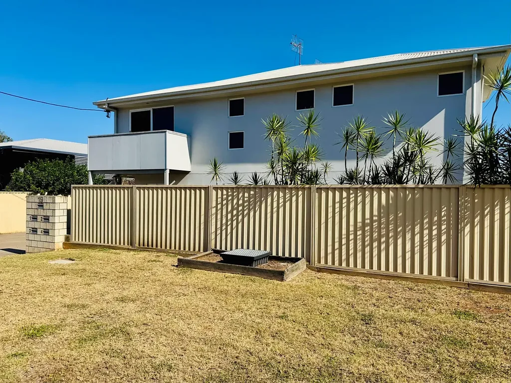 SPACIOUS MODERN TOWNHOUSE: WALKING DISTANCE TO TOWN AMENITIES