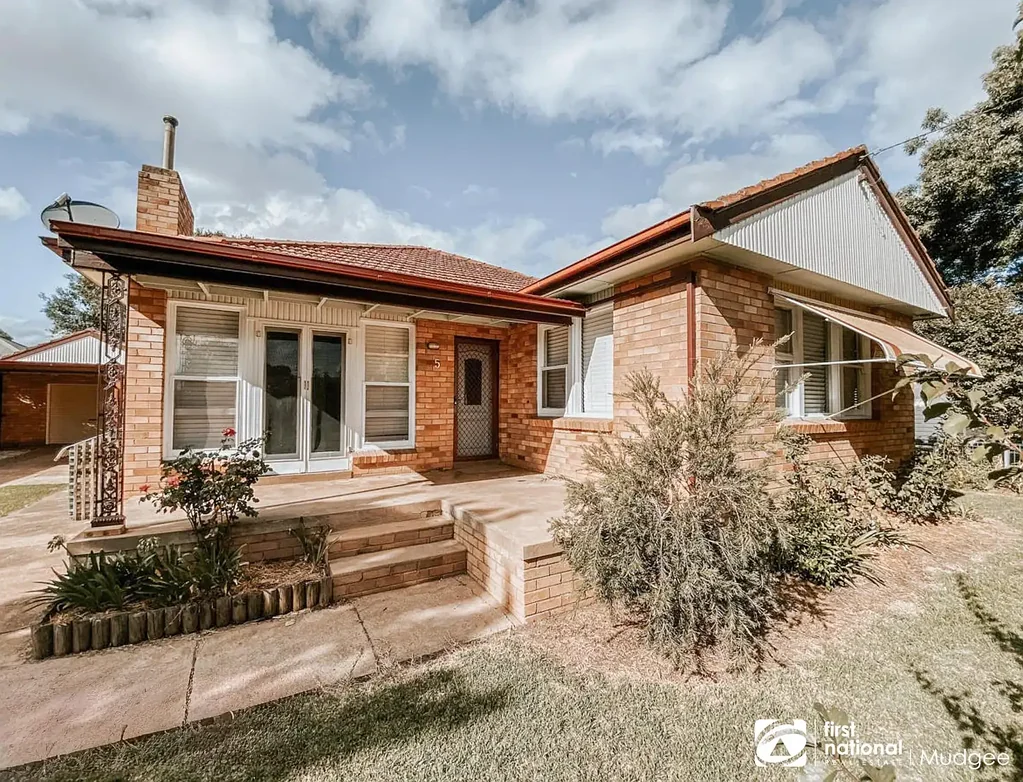 THREE BEDROOM FAMILY HOME