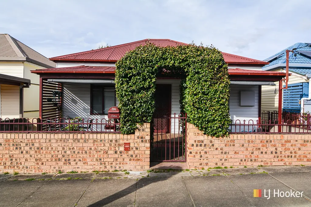 MODERN FAMILY HOME CLOSE TO CBD