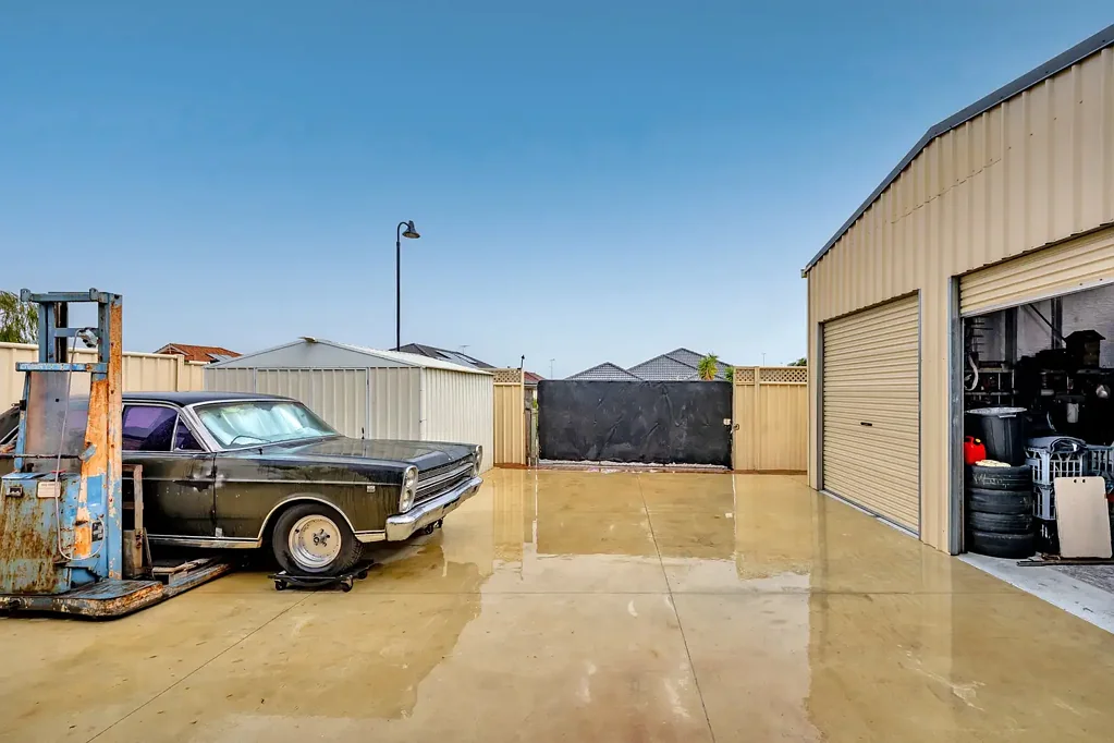 Lakelands 4房  Dual driveways, quality family home.