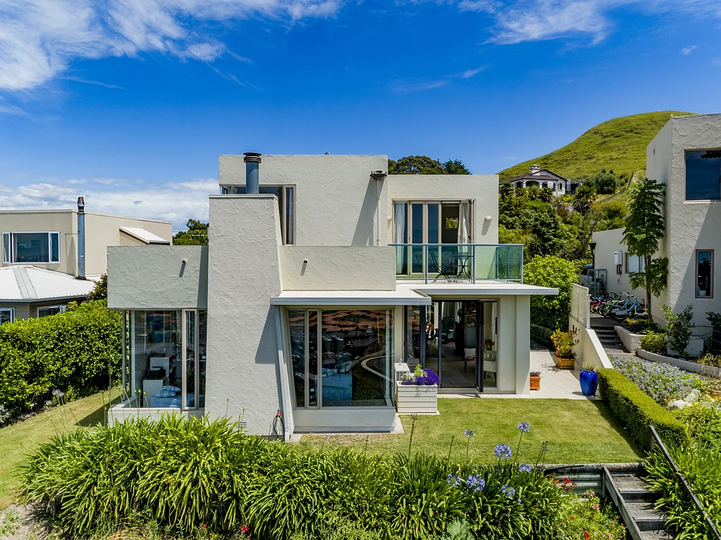 Taradale 3房  Timeless Architecture and Expansive Views