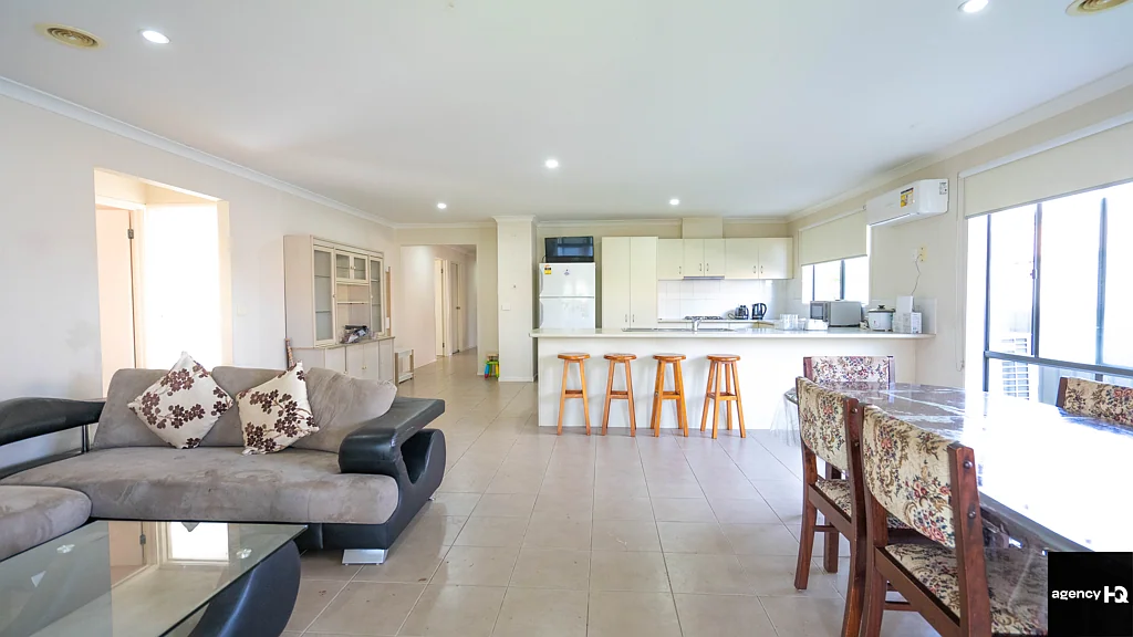Furnished  Family Home  close to Tarneit Rise Primary School in Traneit