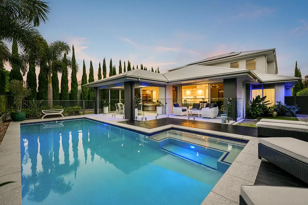 Hope Island 4房  Elevated North-Facing Luxury with Private Outlook & Turnkey Living