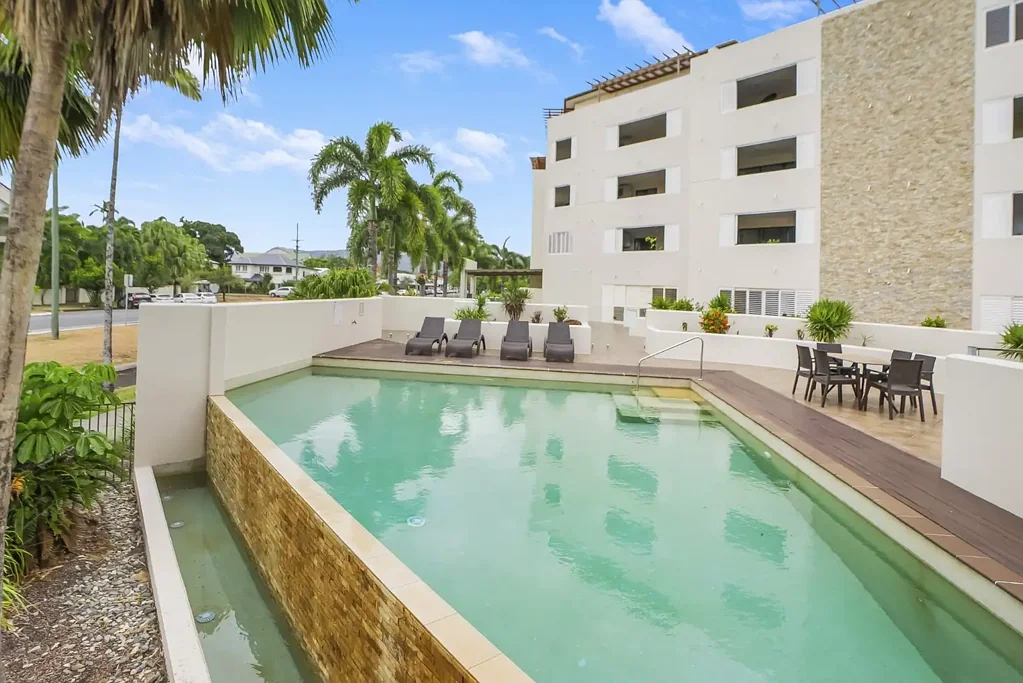 Cairns North 2chambre Coastal Lifestyle, Ocean Glimpses & Esplanade Convenience