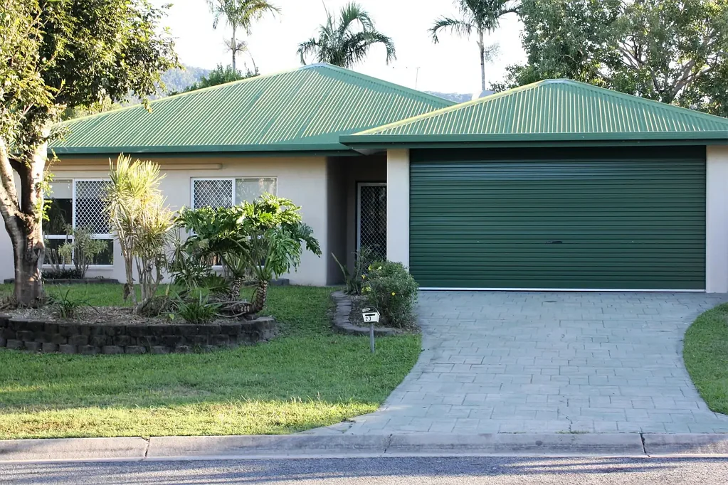 Great Family Home + Pool!