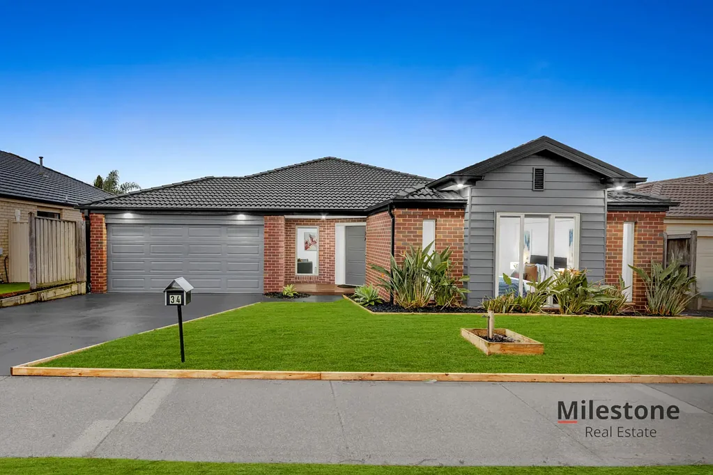 34 Melington Drive, Lyndhurst, VIC 3975