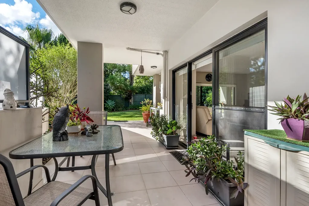St Ives 3 Bedroom Very Spacious Ground Floor Unit with Large Garden & Entertaining Spaces