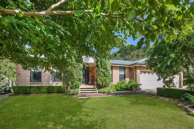 Robertson 5房  A Private Garden Sanctuary of Space, Calm & Family Living