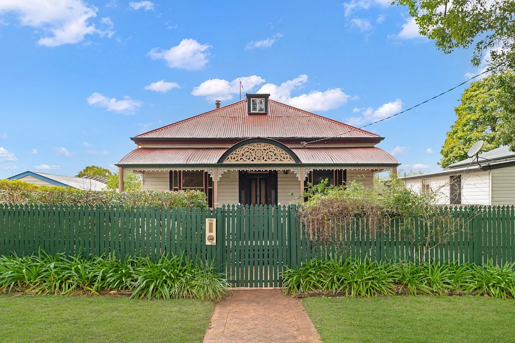 Charming Queenslander Cottage in Inner-City Location