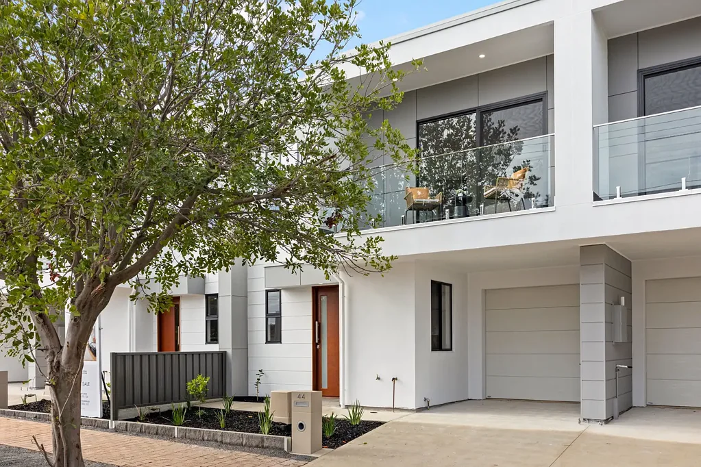 Campbelltown 3Zimmer Contemporary Charm Meets Prime Campbelltown Living - Torrens Titled & Brand-New!