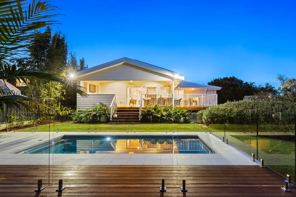Woolgoolga 4 Slaapkamer Freshly Transformed & Fully Loaded - Ready to Enjoy!