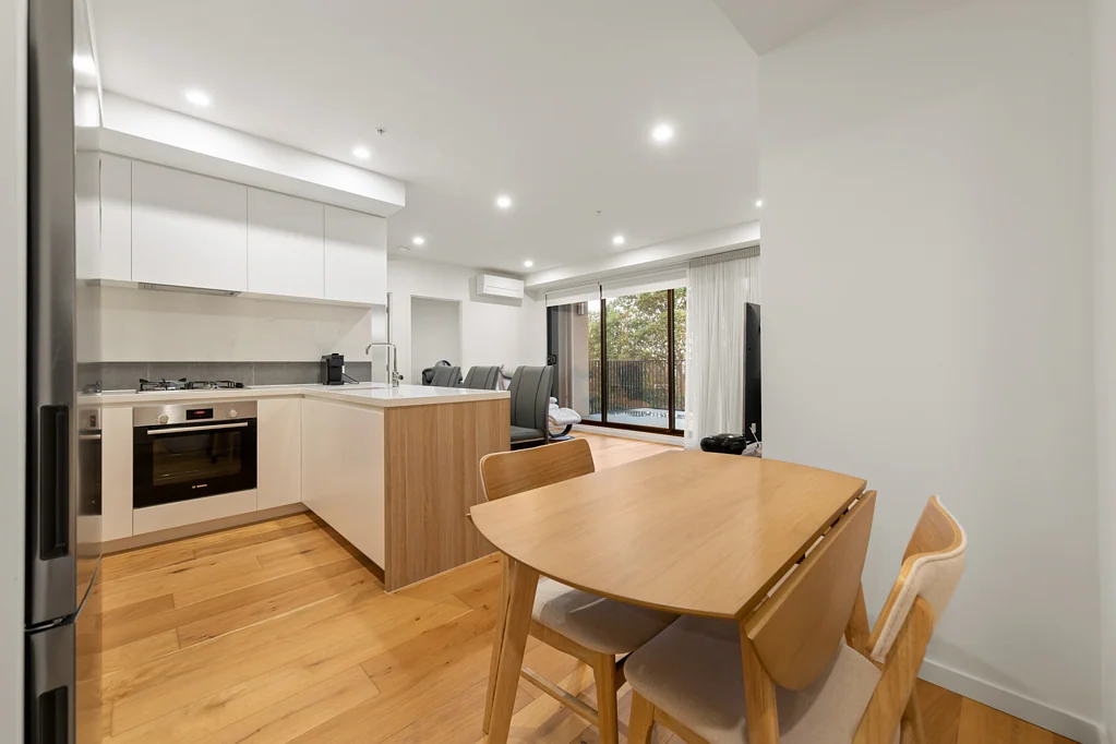 Burwood 3房 Deakin大学旁 3卧2.5卫 Bosch厨房 超大阳台 城市全景 学区房 安全停车 Contemporary Architecturally Designed Apartment with City Views-facing La Frank St.