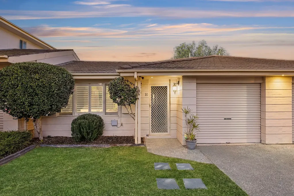 Ngunnawal 2 Bedroom Peaceful 2-Bedroom Home with Courtyard in Convenient Ngunnawal Location