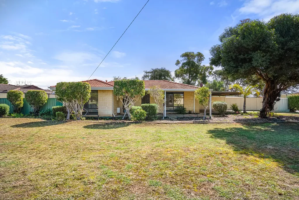 Hillman 3Zimmer Generous 887sqm block with endless possibilities.
