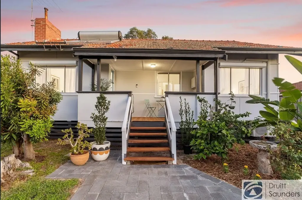 Gorgeous home in sought after South Doubleview