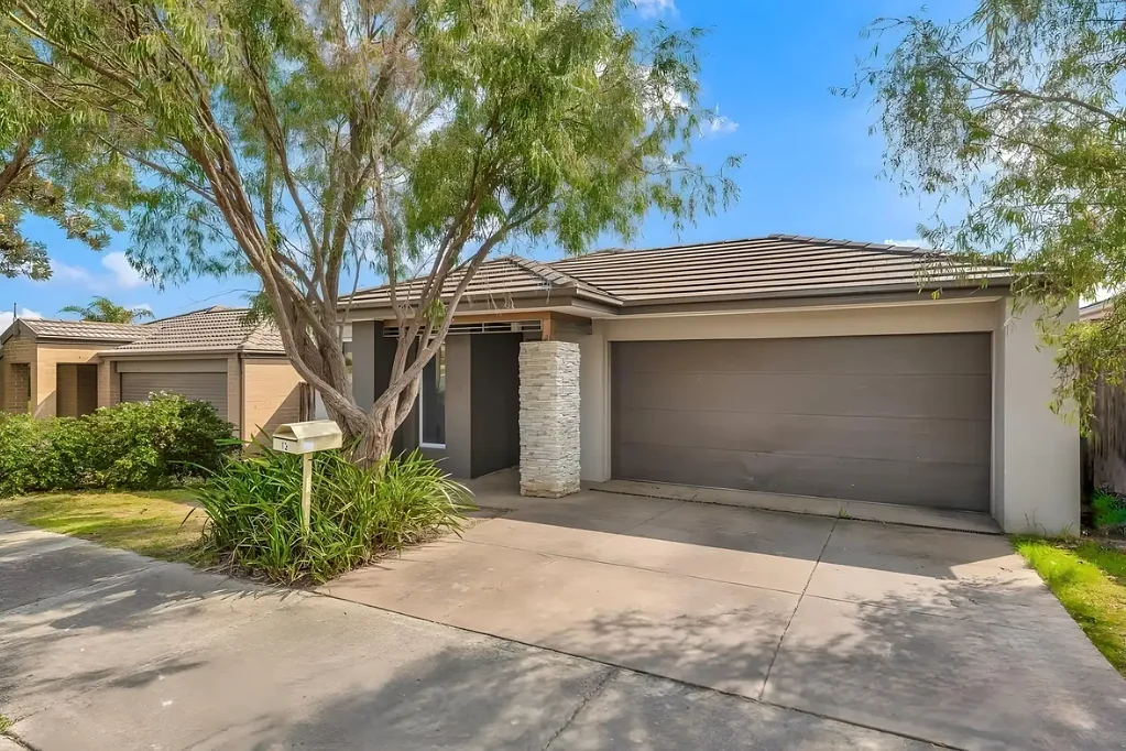 Immaculate Family Home in a Prime Pakenham Location!!