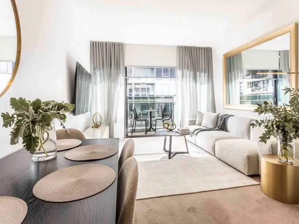 Executive-Level Fully Furnished South Yarra Apartment - ALL BILLS INCLUDED