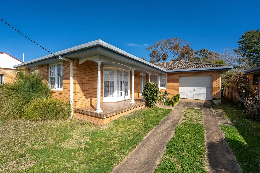 Light-Filled 3 Bedroom, 2 Bathroom Home Near Parks