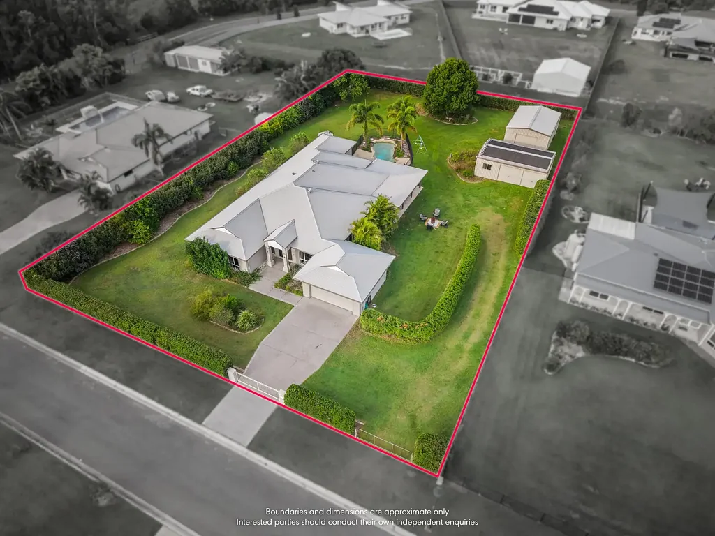 Caboolture 4Phòng ngủ Spacious Entertainer with Sheds, Pool & in a Convenient Location on 3,000m2