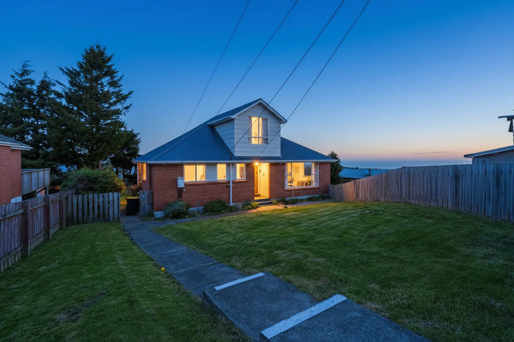 Halfway Bush 5ਬੈੱਡਰੂਮ Family Comfort with Views & All-Day Sun